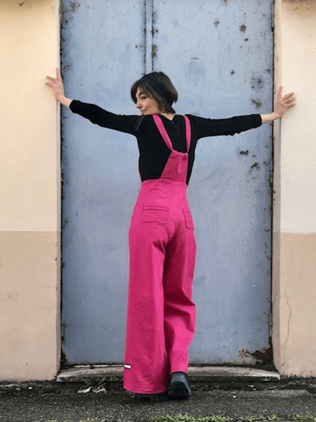  Salopette à liens fuschia avec lien noir 