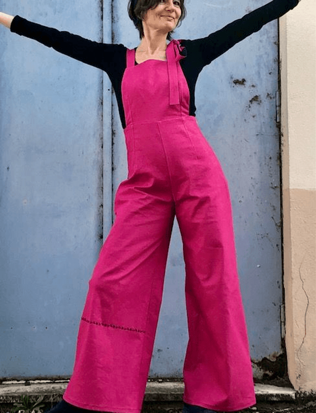  Salopette à liens fuschia avec lien noir 