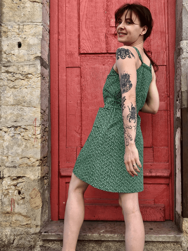 Robe Mikro verte fleurs blanches 