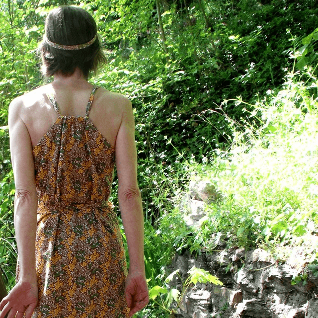 Robe Mikro brune fleurs jaunes