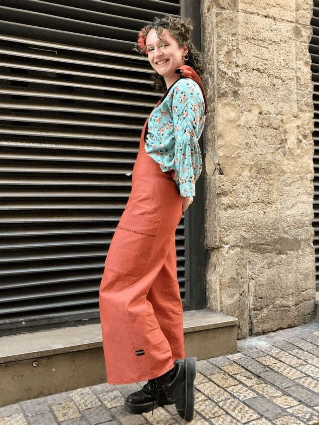  Salopette à liens orange avec lien noir  