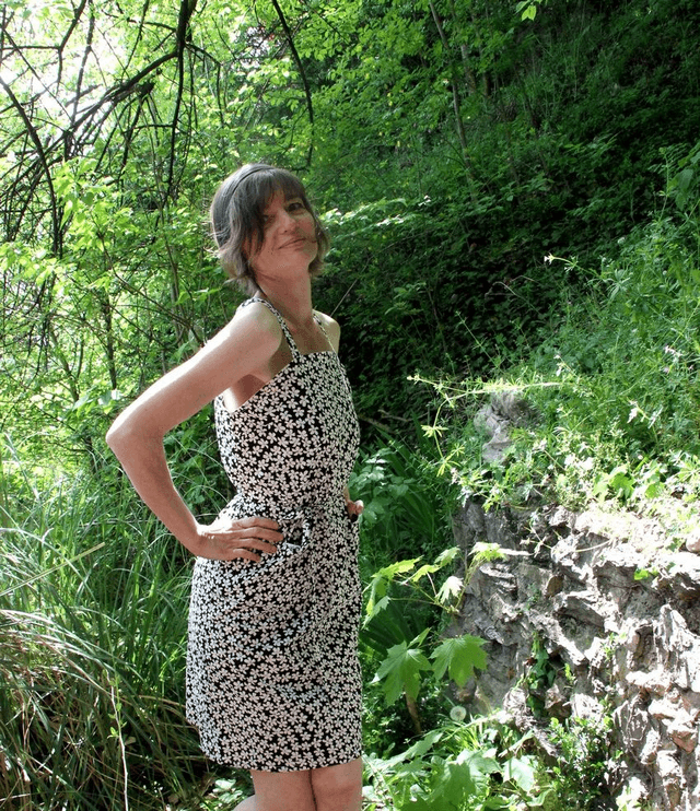 Robe Mikro noire fleurs blanches